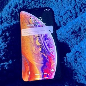 Apple iPhone XS Rose Gold.